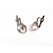 עגילי פנינה מכופתרים